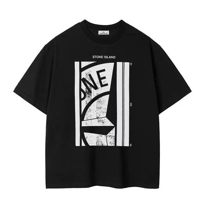 W627#P110💰 [Stone lsland/Stone Island summer new short-sleeved T-shirt with broken printed pattern on the chest] ⚠️[Original creation with high control of details] - Made of 260 grams of combed cotton with 32-count double yarn, soft and comfortable to the touch, sweat-absorbent and breathable. - Simple, basic and versatile style, original quality, the first choice for couples. - Made in a large factory, four needles and five threads on the shoulder, neatly arranged, high quality workmanship. - Same style for men and women. Very versatile, one piece for everyone, details are clearly visible. Color: Black White Size: M L